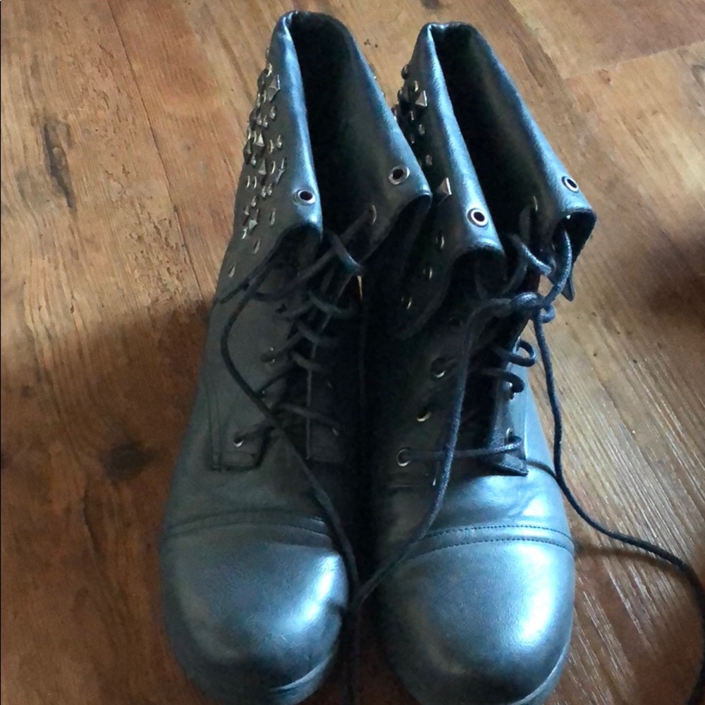 Combat boots with studs